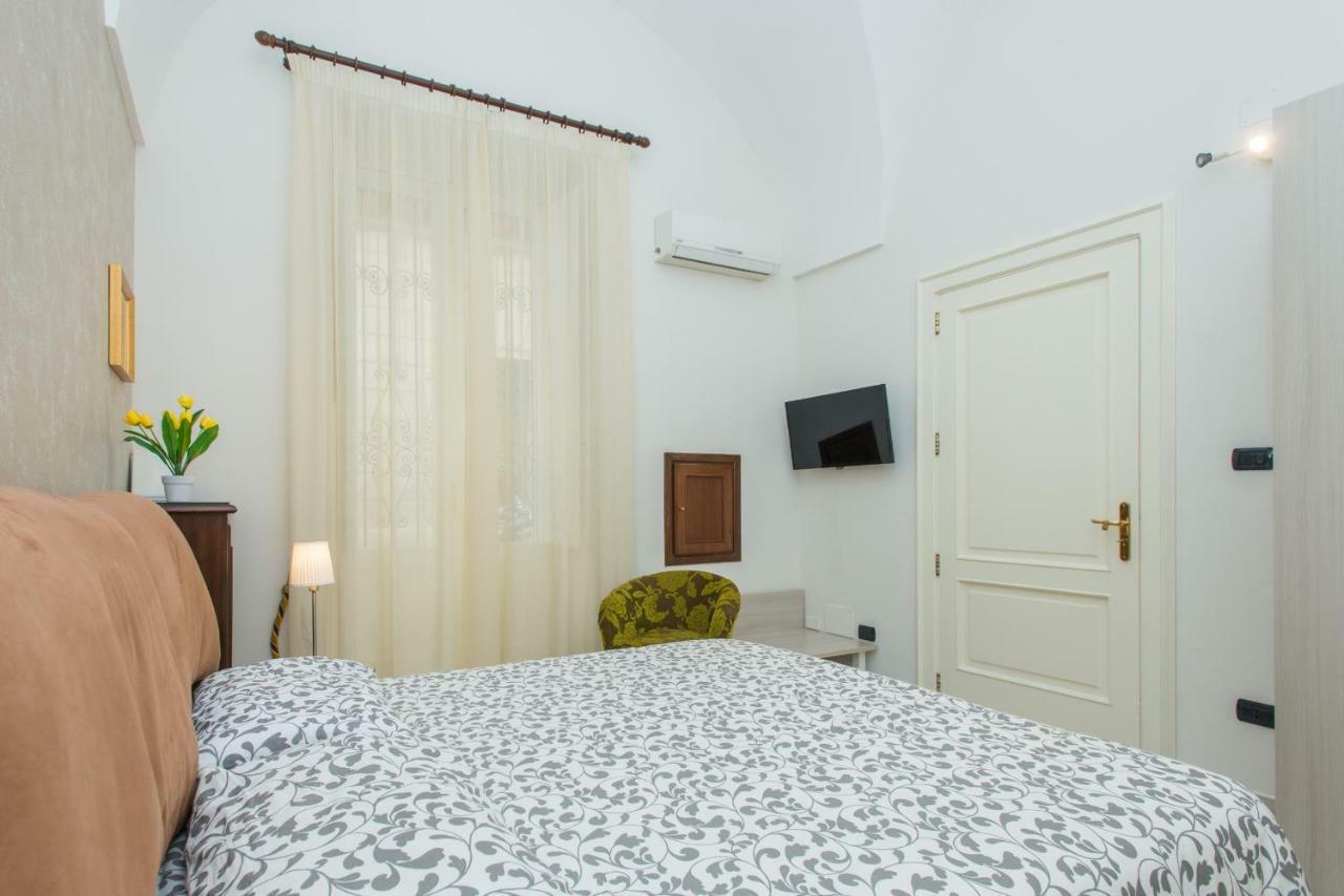 Il Garbino Suite And Apartment Lecce Exterior photo