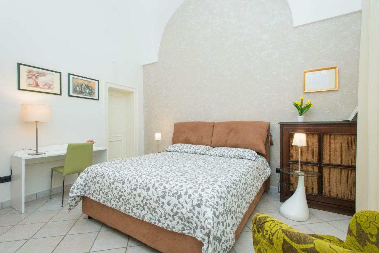 Il Garbino Suite And Apartment Lecce Exterior photo